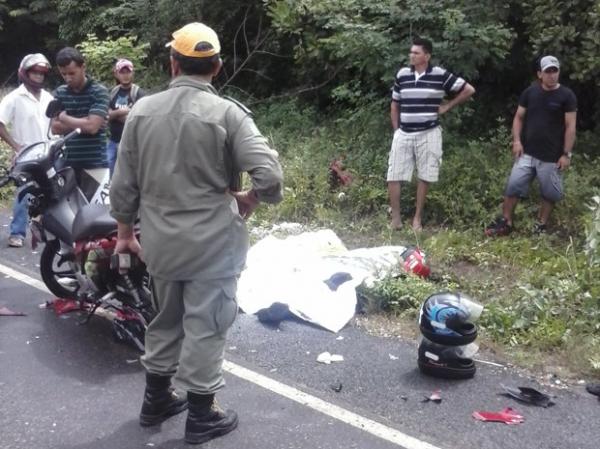 Homem morre e três ficam feridos em forte colisão de motocicletas no Piauí