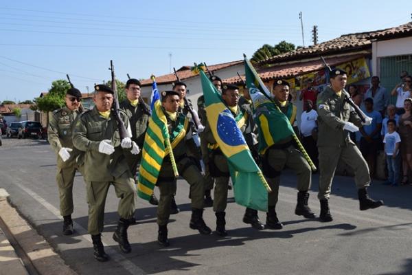 Gilberto Júnior participa de formação de policiais militares