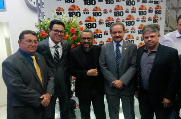 Gustavo Neiva participa de Café Legislativo