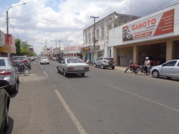 Homem é flagrado tentando furtar loja no Centro de Floriano