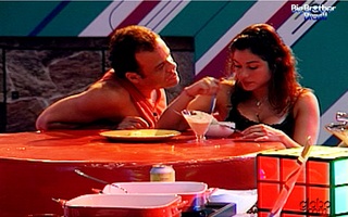 Daniel tenta conversar com Maria, mas sister se recusa