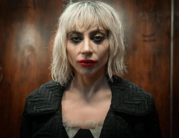 Diretor anuncia fim das gravações e divulga foto de Lady Gaga em "Coringa 2"