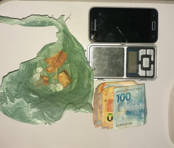 Polícia prende casal suspeito de fornecer drogas para facção no litoral do Piauí
