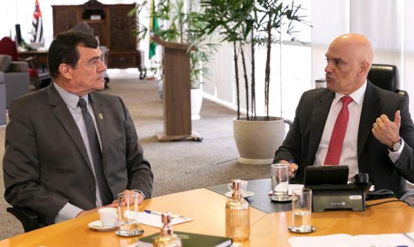 Em reunião com Defesa, TSE admite teste nas urnas com eleitores reais