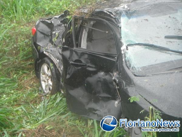 Colis&atilde;o entre carro e moto deixa v&iacute;tima fatal na BR 230.(Imagem:FlorianoNews)