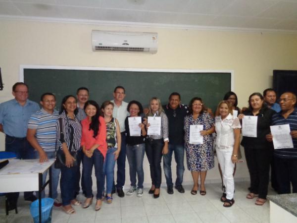 Seduc entrega portaria aos novos diretores de unidades de ensino em Floriano
