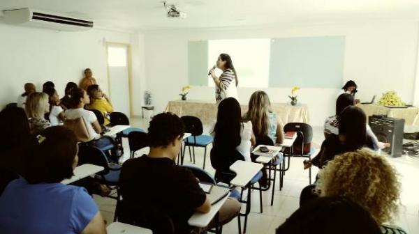 FAESF sedia palestra alusiva à campanha Agosto Dourado
