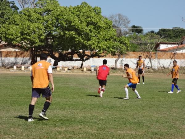 Torneio de futebol marcou o Dia do Comerci&aacute;rio em Floriano.(Imagem:FlorianoNews)