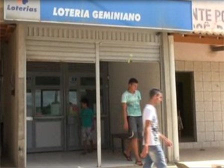 Ladrões assaltam lotérica, comércio e roubam moto durante fuga no Piauí