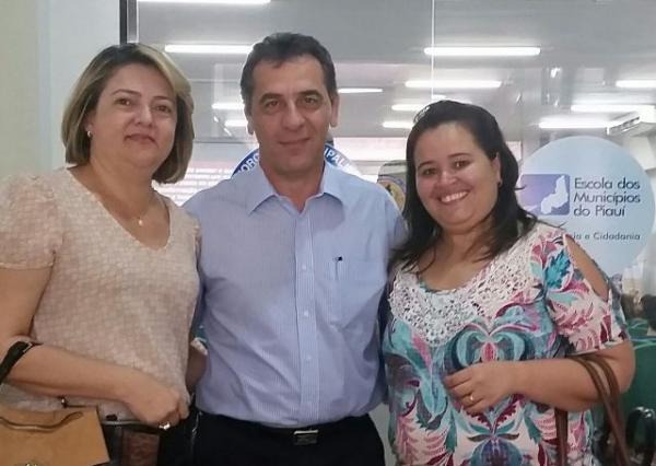 Prefeito de Floriano marca presença em seminário na APPM.(Imagem:Secom)