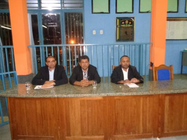 Sess&atilde;o ordin&aacute;ria debate problema da quadra do bairro Varginha, em Bar&atilde;o de Graja&uacute;.(Imagem:FlorianoNews)