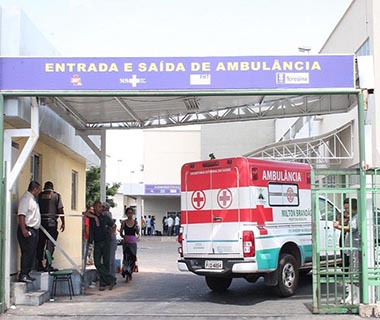Menina esfaqueada pela mãe fica sem sequela e tem alta
