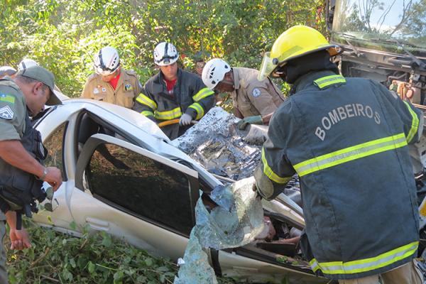 Grave acidente na BR-343 causa morte de 3 pessoas.(Imagem:Lucas Marreiros)