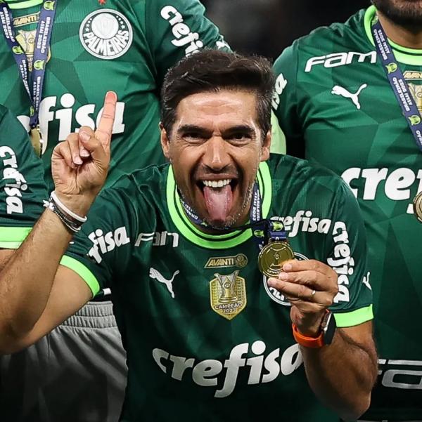 Abel Ferreira dá indícios de "fico" antes de reunião que pode selar futuro no Palmeiras