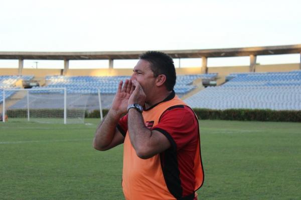 Jorge Pinheiro não descarta postura agressiva na final e pondera equilíbrio