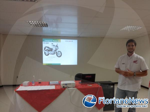 Cajueiro Motos realizou treinamento em vendas para funcion&aacute;rios.(Imagem:FlorianoNews)