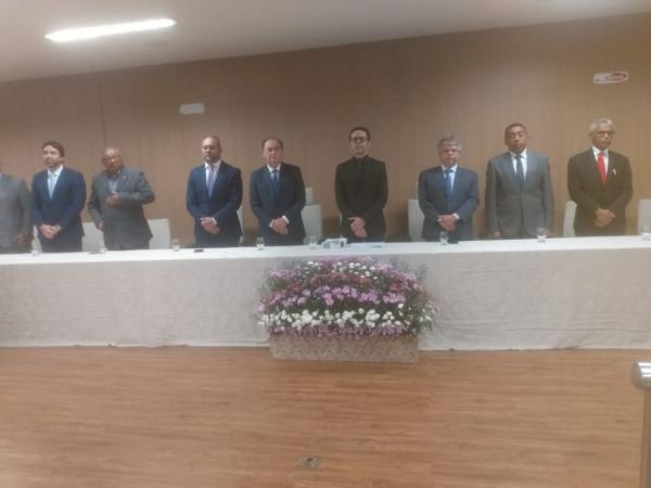 Floriano realiza cerimônia de diplomação dos eleitos e celebra a democracia