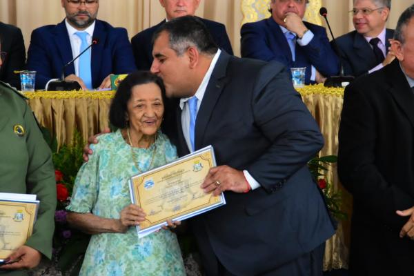 Sess&atilde;o Solene concede t&iacute;tulos de cidadania em homenagem aos 126 anos de Floriano(Imagem:CMF)
