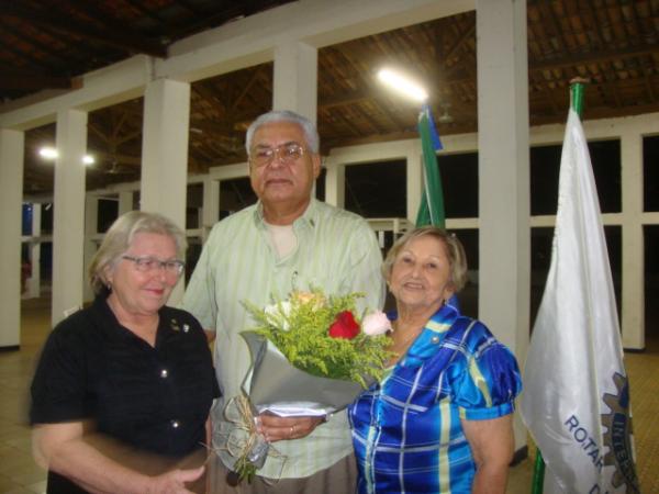 Jos&eacute; Le&atilde;o sendo homenageado no Rotary(Imagem:reda&ccedil;ao)