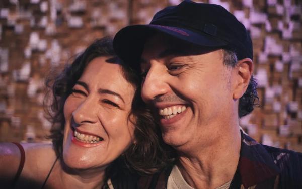 Patrícia Ahmaral canta Torquato Neto com Zeca Baleiro em single de álbum que enfatiza a obra lírica