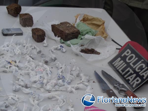 Pol&iacute;cia prende quatro suspeitos de tr&aacute;fico de drogas em Floriano.(Imagem:FlorianoNews)