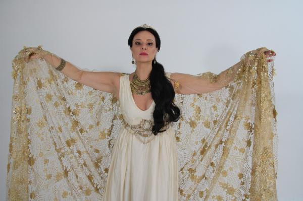 No papel de Herodias na Paixão de Cristo, Vanessa Gerbeli destaca inteligência, bravura e poder
