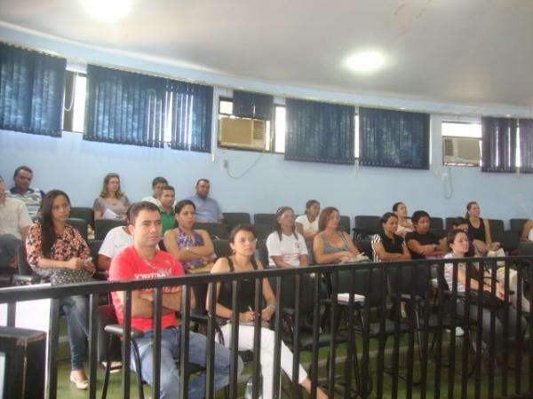 Profissionais de Enfermagem se re&uacute;nem em encontro promovido pelo COREN. (Imagem:FlorianoNews)