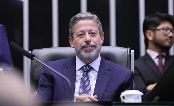 Lira destrava segunda PEC que limita poderes do STF