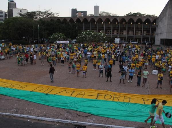 Manifestantes protestam contra o governo Dilma em Teresina