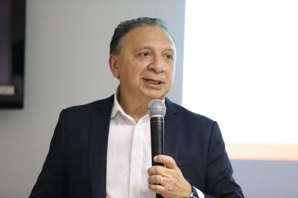 Governo anuncia reajuste linear de 5,35% para servidores e fim do redutor de 15% para comissionados