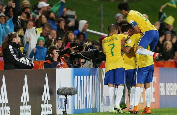 Ap&oacute;s o belo gol de empate feito por Andreas Pereira, o Brasil pressionou, mas n&atilde;o conseguiu a virada que daria o hexa.(Imagem:AP)