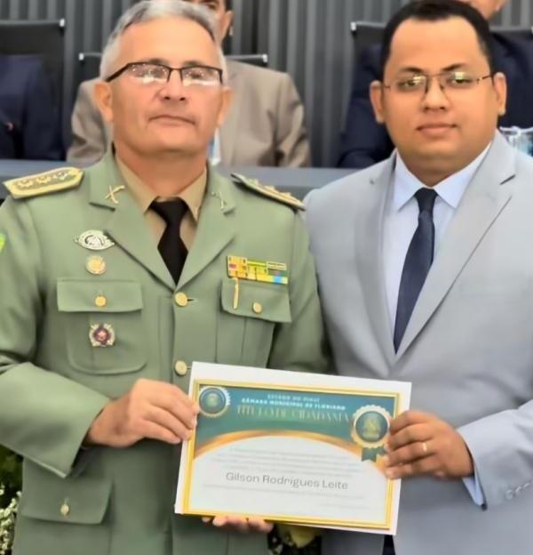 Tenente-Coronel Gilson Leite recebe T&iacute;tulo de Cidad&atilde;o Florianense em solenidade na C&acirc;mara Municipal(Imagem:Reprodu&ccedil;&atilde;o/Instagram)