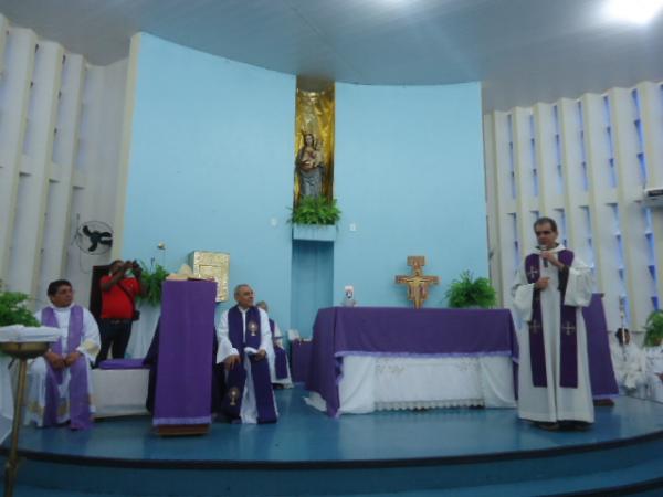 Frei Alfredo toma posse na Par&oacute;quia Nossa Senhora das Gra&ccedil;as em Floriano.(Imagem:FlorianoNews)