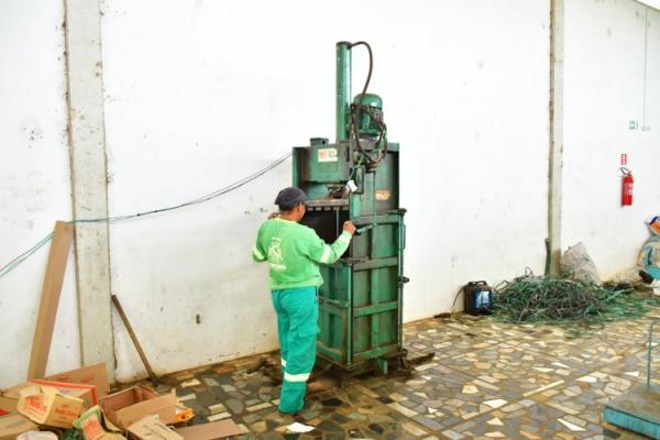 Prefeito Antônio Reis visita a Cooperativa COOCAMFLO em Floriano(Imagem:Secom)