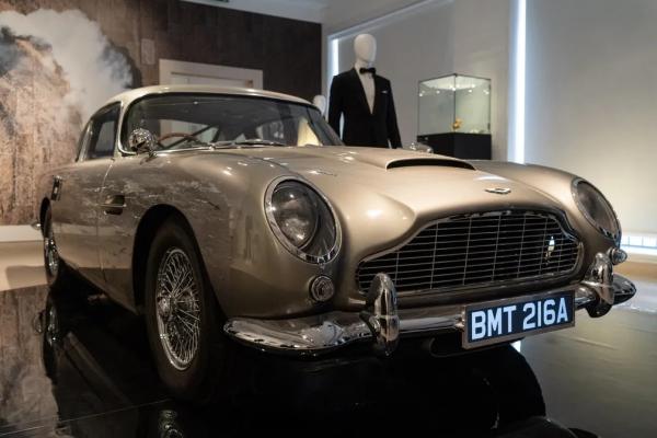 Réplica de carro de "007" é leiloado por R$ 17 milhões em Londres