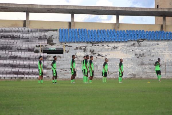 Fla-PI treina finalizações para duelo contra Tubarão e pode perder Eduardo