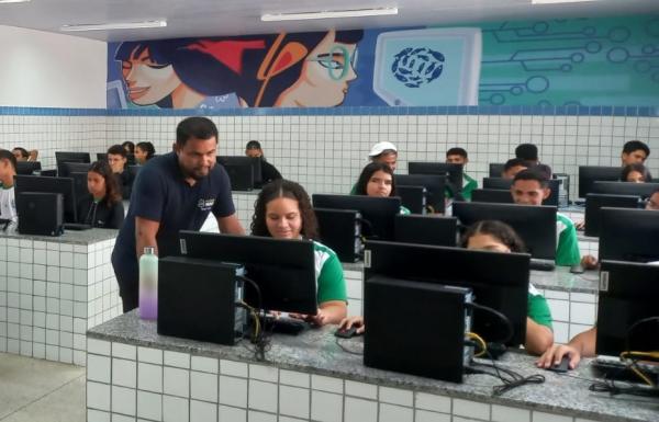 Estudantes das escolas de tempo integral do PI utilizam inteligência artificial para aprender Inglês
