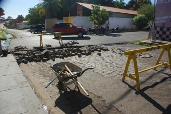 Secretaria de Infraestrutura intensifica recupera&ccedil;&atilde;o das valas.(Imagem:Waldemir Miranda)