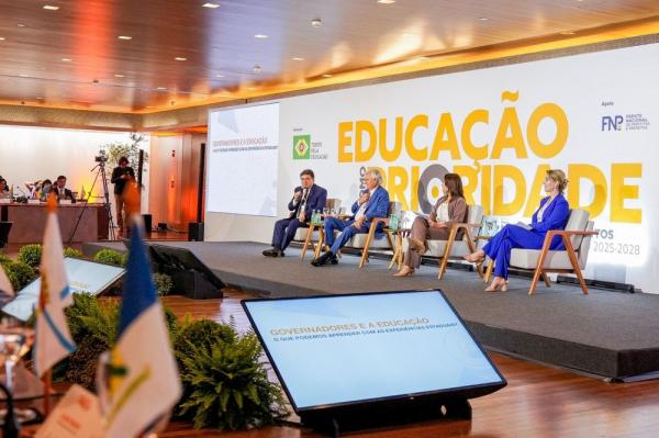 Rafael Fonteles defende educa&ccedil;&atilde;o na idade certa e modelo de tempo integral em encontro com prefeitos(Imagem:Divulga&ccedil;&atilde;o)