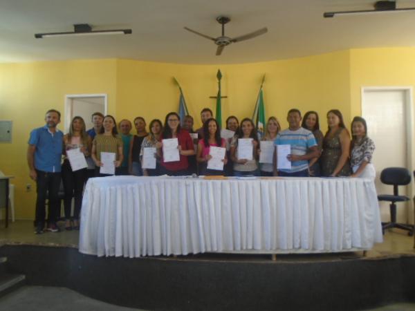 Secretaria de Sa&uacute;de de Bar&atilde;o de Graja&uacute; empossa servidores concursados.(Imagem:FlorianoNews)