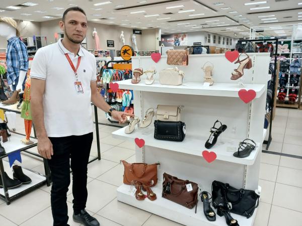 Wagner, chefe do setor de confec&ccedil;&otilde;es(Imagem:FlorianoNews)