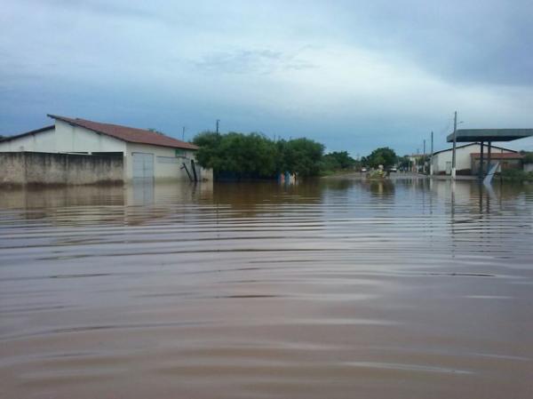 Após enchentes, surto de diarreia atinge a cidade de Dom Inocêncio