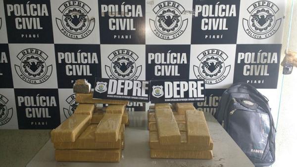Garota de 17 anos &eacute; flagrada com 20 kg de maconha em &ocirc;nibus.(Imagem:Cidadeverde.com)