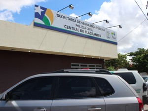 Embriagado e sob efeito de drogas, marido tenta matar a mulher com faca