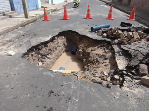 Vazamento em tubulação da Agespisa provoca desabastecimento em Floriano