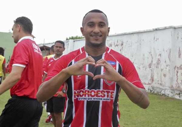  J&uacute;nior Mandacaru, atacante do River-PI.(Imagem:Djalma Lemos/River A.C. )