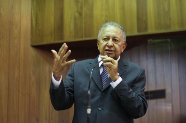 Deputado elogia governo por incentivo à pesquisa