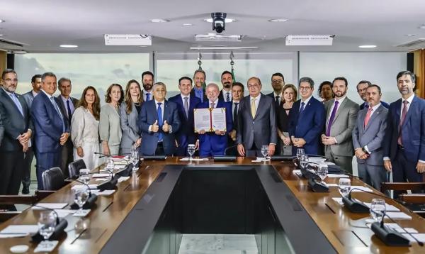 Lula sanciona Lei Antifacção e defende prisão de magnatas do crime