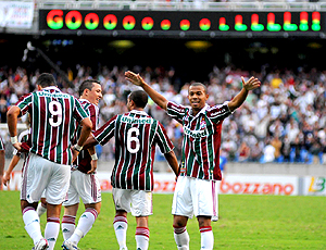 Em rodada perfeita, Fluminense goleia o Inter e dispara na liderança