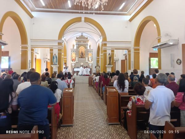 Fi&eacute;is celebram Corpus Christi com missa, adora&ccedil;&atilde;o e prociss&atilde;o em Floriano(Imagem:FlorianoNews)